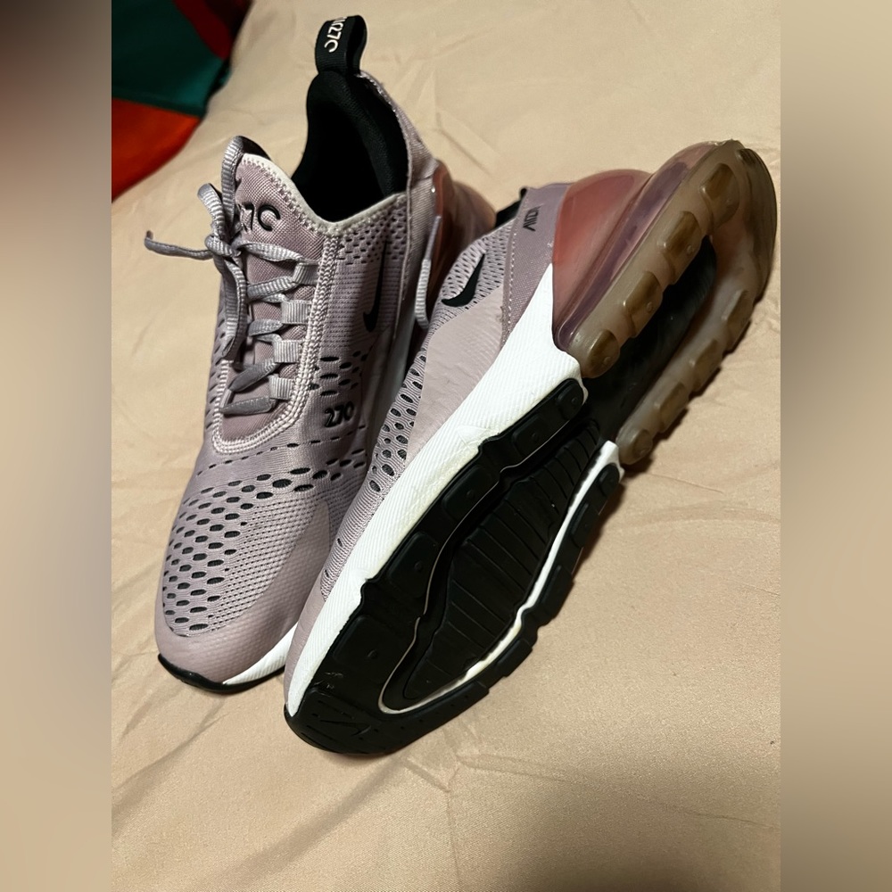 Nike 270